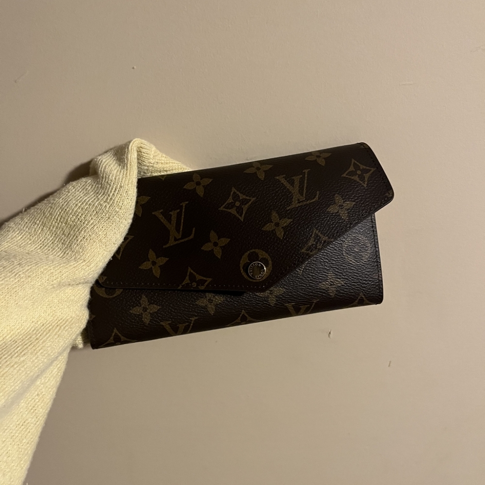 Louis Vuitton authentic envelope wallet
